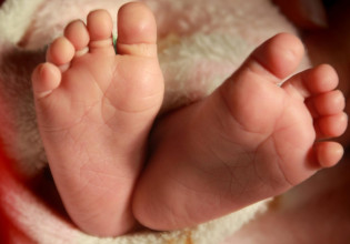 Κοροναϊός: Νεκρό βρέφος 5,5 μηνών στην Κατερίνη