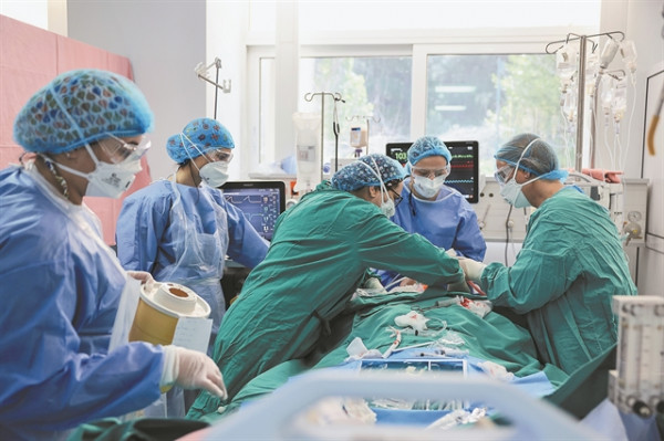 Κοροναϊός: Γιατί πεθαίνουν τόσοι άνθρωποι κάθε μέρα