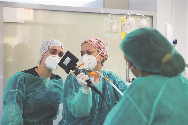 2021-11-15T102409Z_710494950_RC2YSQ94ER3