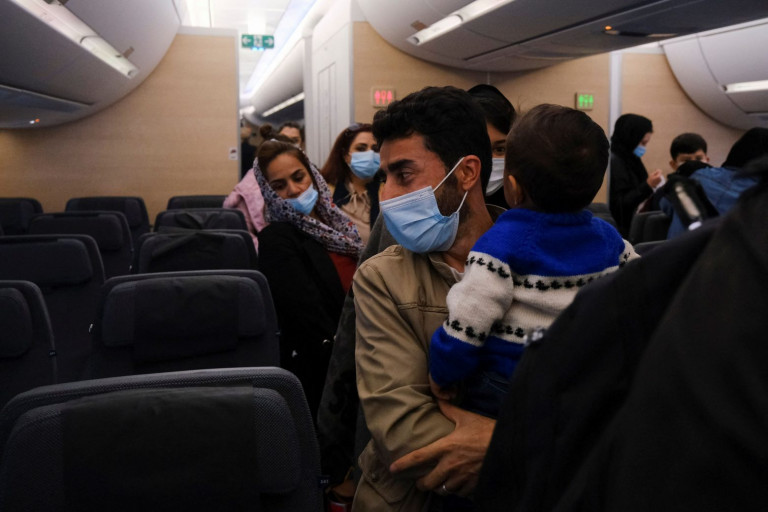 Γέννησε στο αεροπλάνο και πέταξε το μωρό της στον κάδο της τουαλέτας