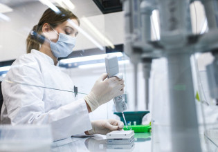 Κοροναϊός – Τεχνητή νοημοσύνη της BioNTech αναγνωρίζει τις παραλλαγές υψηλού κινδύνου