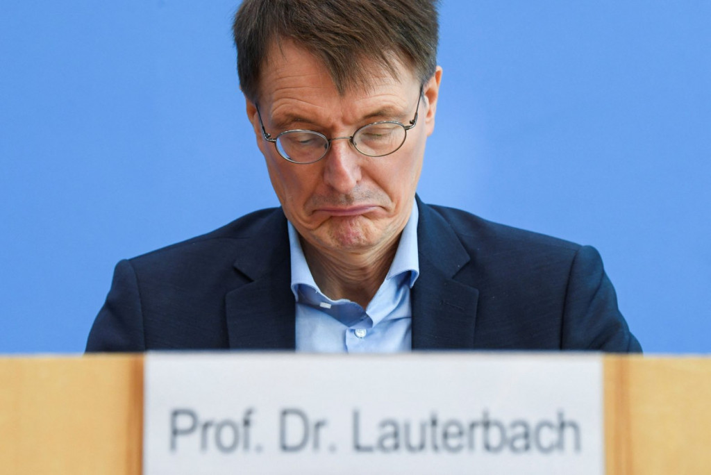 Γερμανία – Θύμα βανδάλων ο υπουργός υγείας – Υποψιάζεται αντιεμβολιαστές