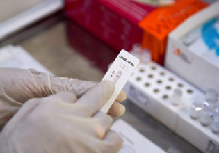 Σχολεία – Πόσο θα κοστίζουν τα rapid test για τους μη εμβολιασμένους εκπαιδευτικούς