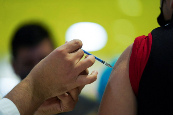 Moderna – Θα χρειαστεί ενισχυτική δόση το Φθινόπωρο – Τι ισχύει με το εμβόλιο για την Όμικρον