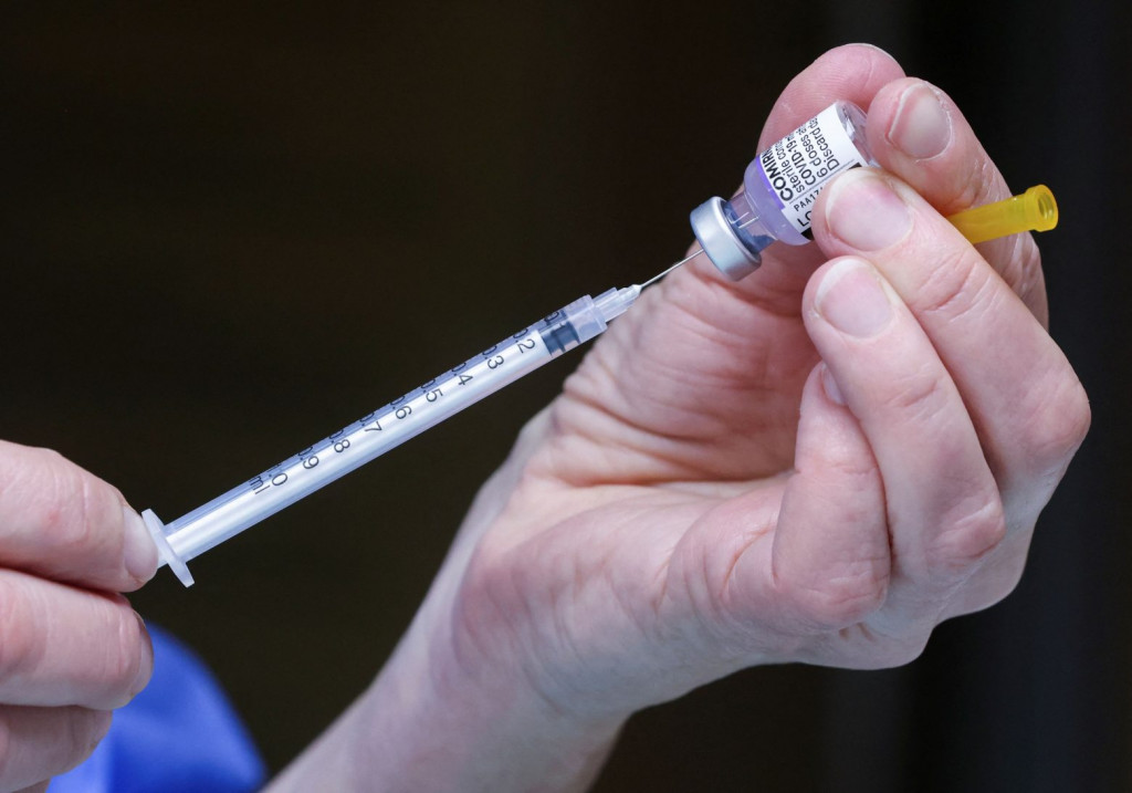 Pfizer – Ασφαλής ο ταυτόχρονος εμβολιασμός για κοροναϊό και πνευμονιόκοκκο