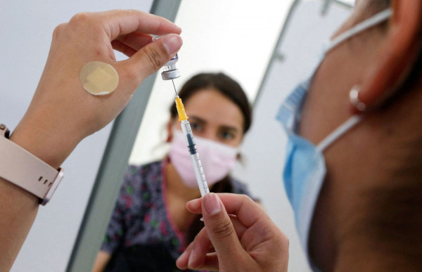 Εμβόλιο – Οι συνεχείς αναμνηστικές δόσεις μπορεί να βλάπτουν αντί να ωφελούν, λέει ο ΕΜΑ