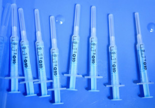 Εμβόλιο –Η Γερμανία συνιστά αναμνηστική δόση και για τους εφήβους 12-17 ετών