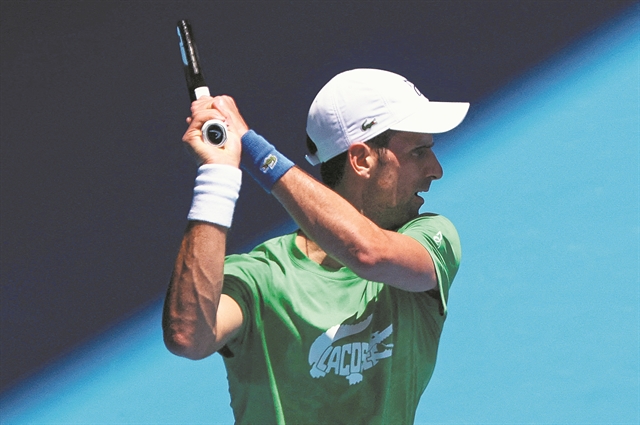 Ενας σπάνιος οπαδός του Τζόκοβιτς