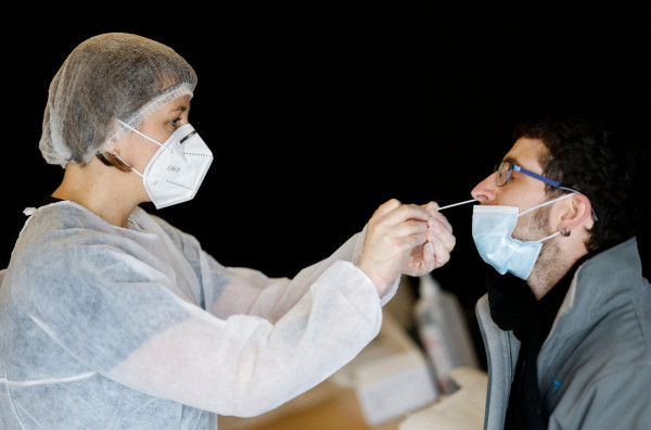 Κοροναϊός – Τι συνέβη με τα σημερινά κρούσματα; – Γιατί άργησε η ανακοίνωση