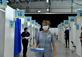 Εμβόλιο: Η ΕΕ αναζητά κοινή γραμμή για την τέταρτη δόση