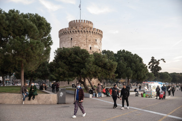 Θεσσαλονίκη: Στα ύψη το ιικό φορτίο – Στους 42.000 εκτιμώνται οι φορείς κοροναϊού