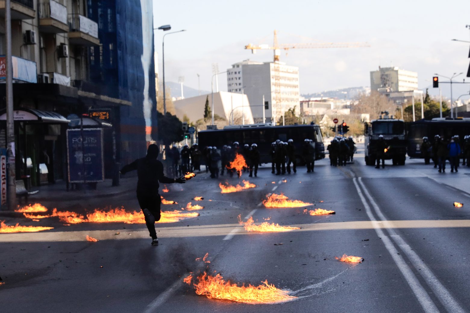 Θεσσαλονίκη - Για τρία κακουργήματα διώκεται 26χρονη μετά τα επεισόδια που έγιναν το Σάββατο