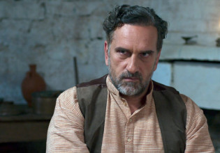 Νίκος Ψαρράς: Η ζωή του στο Χόλυγουντ και η σχέση του με τον Ίθαν Χοκ και την Ούμα Θέρμαν