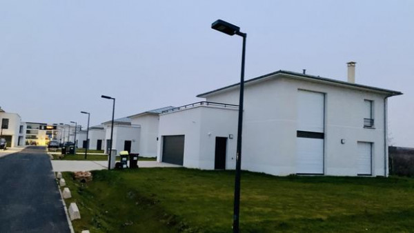 Γαλλία: Υπό κράτηση η μητέρα του παιδιού που βρέθηκε νεκρό σε βαλίτσα