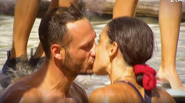 Survivor – Το πρώτο φιλί στο στόμα για Μυριέλλα Κουρεντή και Γιώργο Κατσαούνη