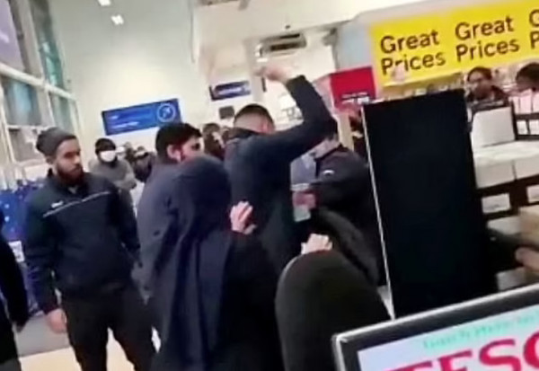 Άγριο ξύλο σε σούπερ μάρκετ – Σεκιούριτι ήρθαν στα χέρια με κλέφτες