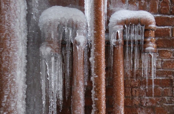 Κακοκαιρία «Ελπίδα»: Έτσι θα προστατέψετε σωληνώσεις και λέβητες από την παγωνιά