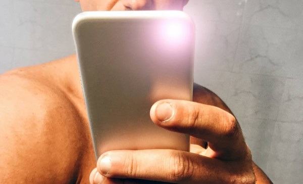 Sextortion: Οι άνδρες πέφτουν πιο συχνά θύματα σεξουαλικού εκβιασμού, εκτιμά μελέτη στις ΗΠΑ