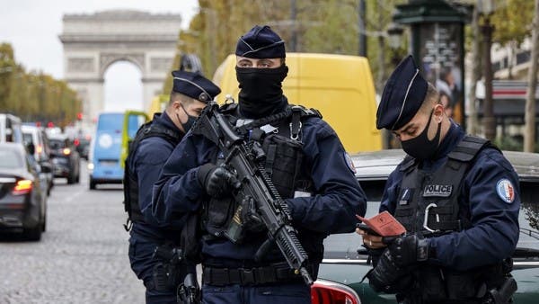 Γαλλία - Παραδόθηκε στην αστυνομία κρατώντας το κεφάλι και τα γεννητικά όργανα άνδρα που σκότωσε