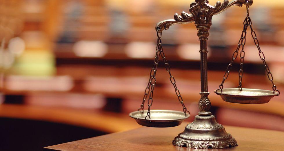 Όμικρον – Δικαστές ζητούν αναστολή λειτουργίας των δικαστηρίων και αλλαγή των υγειονομικών πρωτοκόλλων