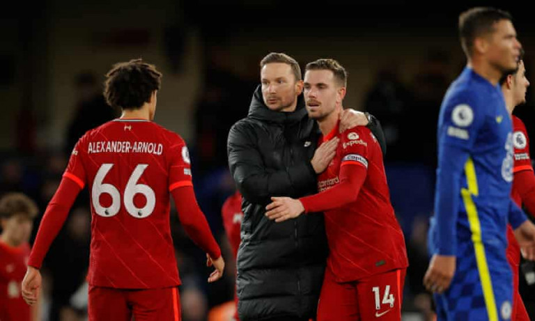 Μένει χωρίς προπονητή η Λίβερπουλ – Θετικός στον κοροναϊό και ο βοηθός του Κλοπ