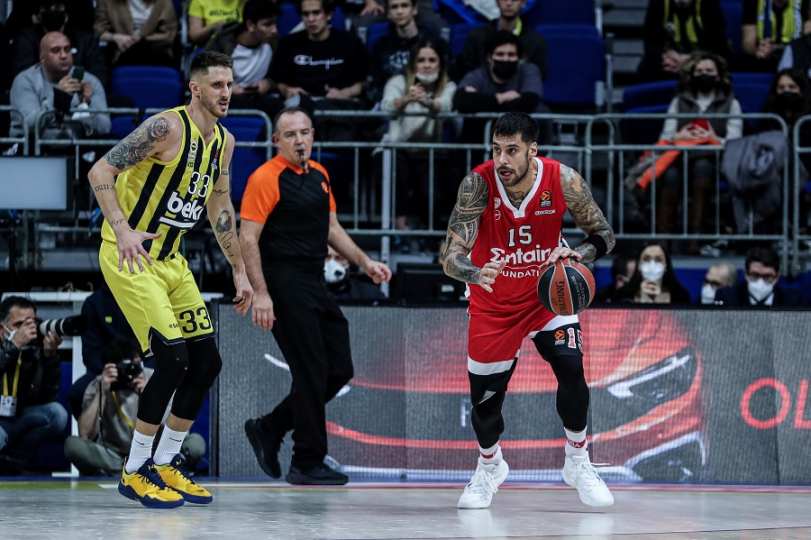 Τον…απέβαλαν οι διαιτητές τον τελείωσαν τα τρίποντα (94-80)