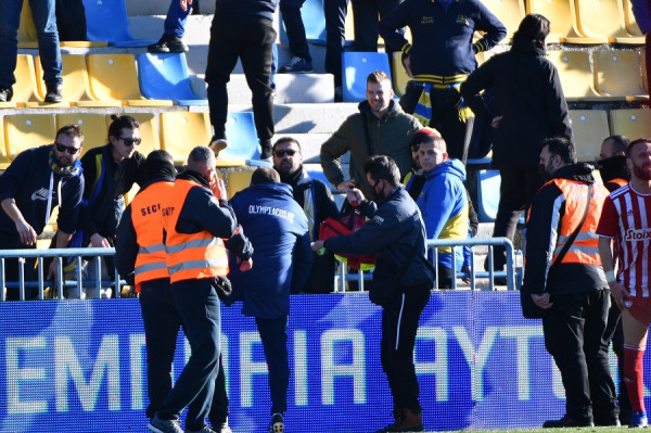 Οι οπαδοί του Παναιτωλικού ευχαρίστησαν τον γιατρό του Ολυμπιακού