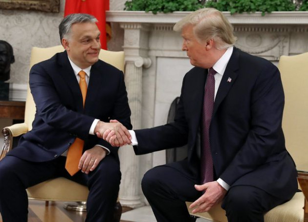 Ντόναλντ Τραμπ – Στηρίζει την επανεκλογή Όρμπαν στην πρωθυπουργία της Ουγγαρίας