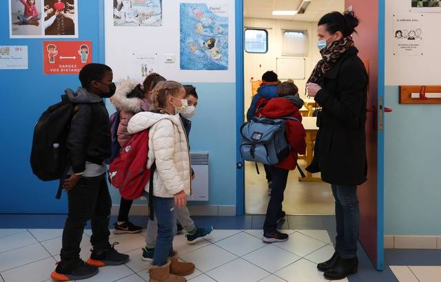Γαλλία - Μαζική απεργία των εκπαιδευτικών ενάντια στα χαώδη πρωτόκολλα λειτουργίας των σχολείων
