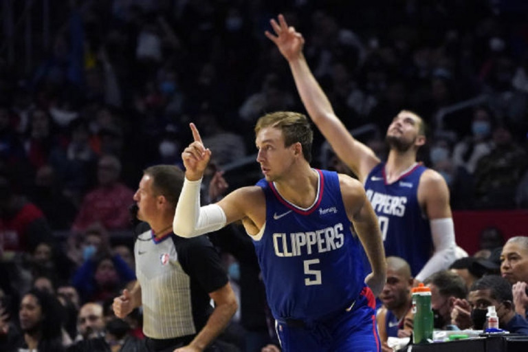 Ο Κενάρντ λυτρώνει τους Κλίπερς και σκαρφαλώνει στην κορυφή του Top 10