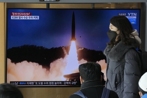 Βόρεια Κορέα: Φωτογραφίες από τη δοκιμή πυραύλου Hwasong