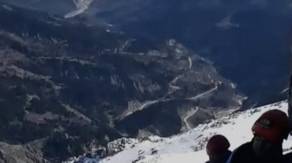 Άρτα: Δείτε βίντεο από τη διάσωση πυροσβέστη με ελικόπτερο στους -19 βαθμούς