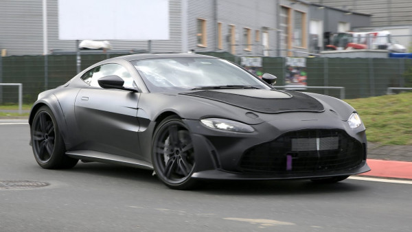 Aston Martin V12 Vantage: Θριαμβευτικός επίλογος