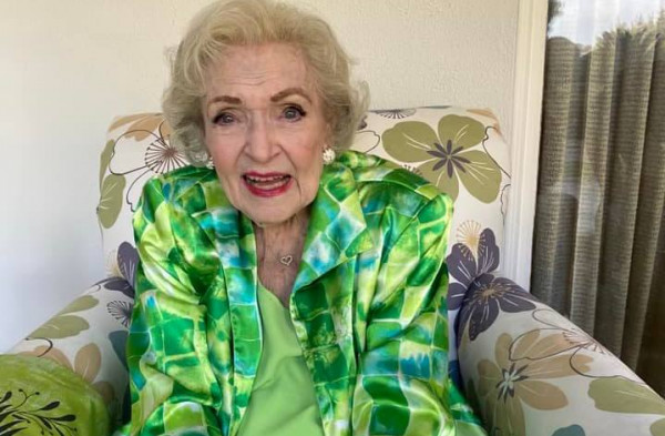 Μπέτι Γουάιτ: Συγκινεί στο τελευταίο της βίντεο πριν φύγει από τη ζωή