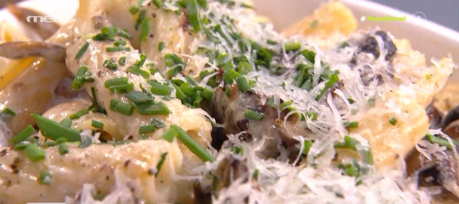 Ο Τίμος Ζαχαράτος ετοιμάζει ριγκατόνι με άγρια μανιτάρια και κρέμα λευκού κρασιού