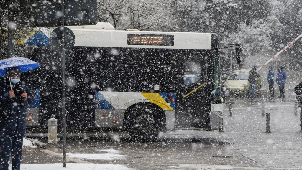 Κακοκαιρία «Ελπίδα»: Αποσύρονται λεωφορεία και τρόλεϊ από ους δρόμους της Αττικής