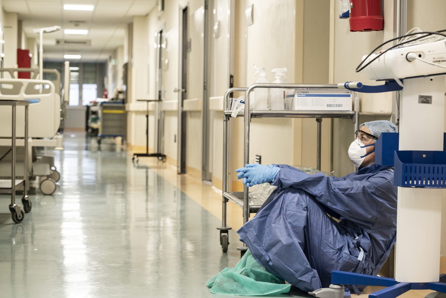 Κοροναϊός - Θάνατοι - Σε αναμονή οι υγειονομικοί για το προφίλ νοσηρότητας της Όμικρον