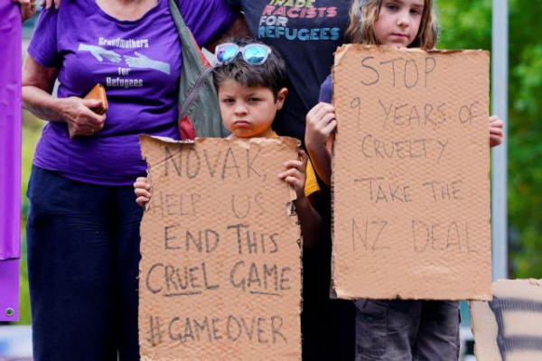 Αυστραλία: Ο Τζόκοβιτς έφυγε, οι κρατούμενοι πρόσφυγες παραμένουν