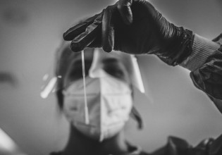 Κοροναϊός – Γιατί ακόμα και τα μοριακά τεστ ενδέχεται να μην τον ανιχνεύουν