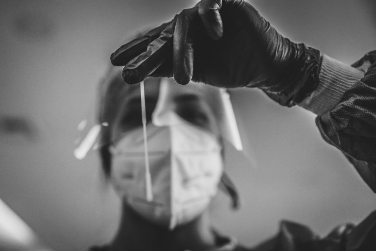 Υποπαραλλαγή Όμικρον: Την εντοπίζουν τα τεστ για τον κοροναϊό; – Τι ισχύει με τα εμβόλια