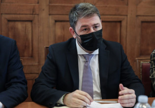 Πρόταση μομφής: Ο Ανδρουλάκης ζήτησε αίθουσα για την Κ.Ο. και του αρνήθηκαν