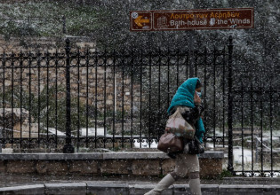 Κακοκαιρία «Ελπίδα»: Έπεσαν ρολά στο Δημόσιο