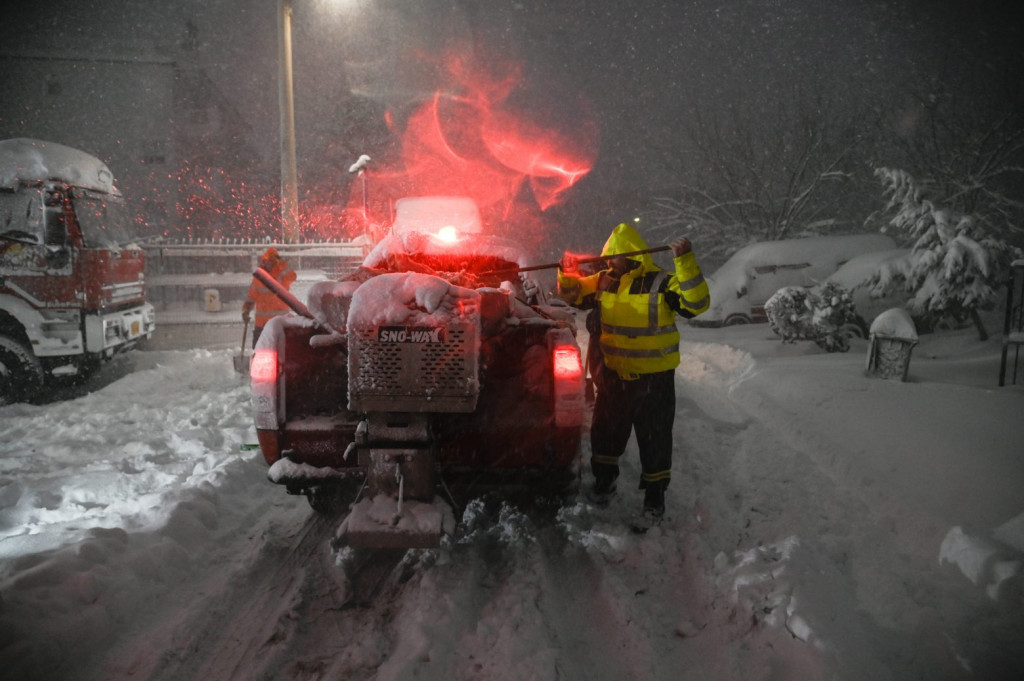 Κακοκαιρία «Ελπίδα»: Πάνω από 960 κλήσεις στην Πυροσβεστική μόνο στην Αττική, 725 άτομα μεταφέρθηκαν σε ασφαλές σημείο