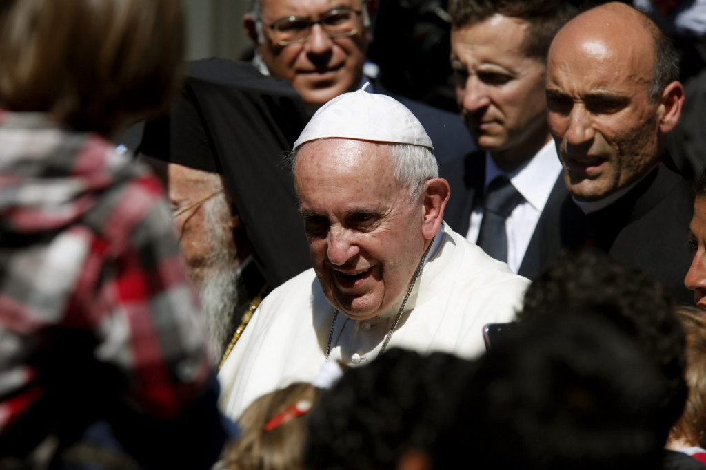Πάπας Φραγκίσκος – Η ατάκα που είπε στον δημοσιογράφο που τον φωτογράφισε τυχαία στο δισκάδικο