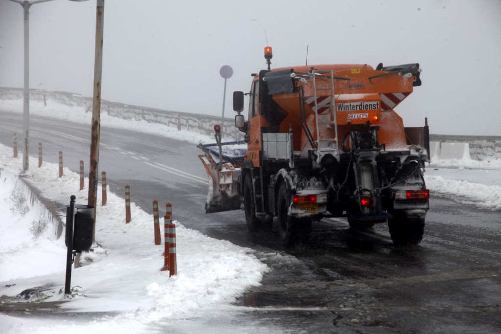 Πάρνηθα – Διακόπηκε η κυκλοφορία στη λεωφόρο