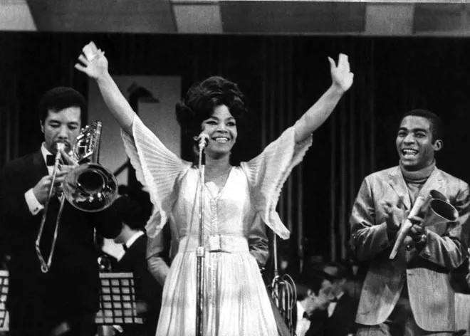 Έλζα Σοάρες – Πέθανε σε ηλικία 91 ετών η τραγουδίστρια της σάμπα