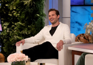 Τζέιμι Ντόρναν – «Έχω περάσει το μεγαλύτερο μέρος της ζωής μου ντυμένος γυναίκα»