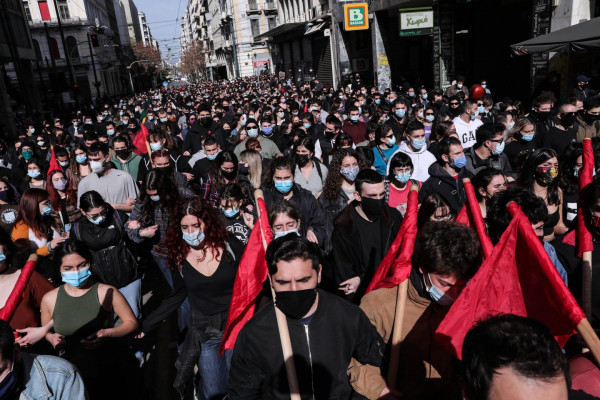 Συλλαλητήριο – Νέα κινητοποίηση φοιτητών, μαθητών και εκπαιδευτικών, κλειστός ο σταθμός Μετρό Πανεπιστήμιο