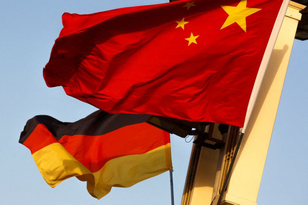 «Κινέζοι χάκερ» παρακολουθούν γερμανικές φαρμακοβιομηχανίες