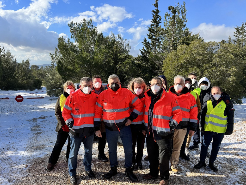 Κακοκαιρία Ελπίδα: Στη μάχη και ειδικές μονάδες του ΙΣΑ – Πού μπορείτε να καλέσετε
